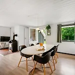 Vakantiehuis Lovely With Modern Facilities And Fenced Grounds *