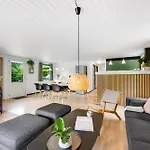 Lovely With Modern Facilities And Fenced Grounds *