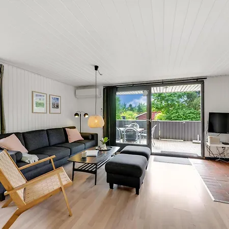 Ferienhaus Lovely With Modern Facilities And Fenced Grounds, *