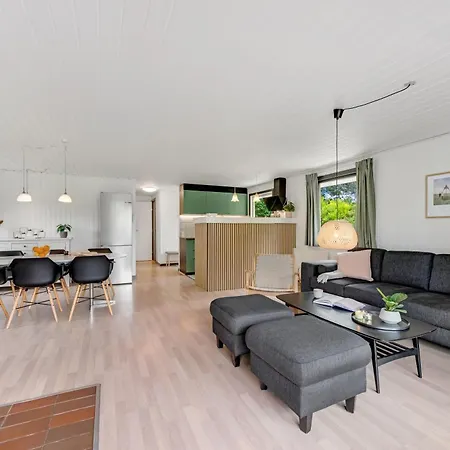 Lovely With Modern Facilities And Fenced Grounds Skjern