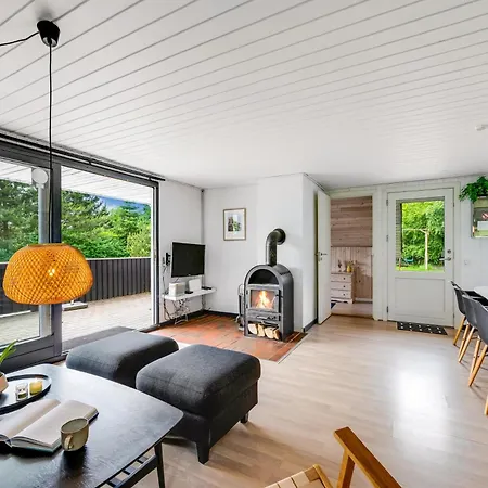 Ferienhaus Lovely With Modern Facilities And Fenced Grounds,