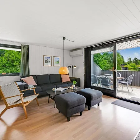 Ferienhaus Lovely With Modern Facilities And Fenced Grounds,