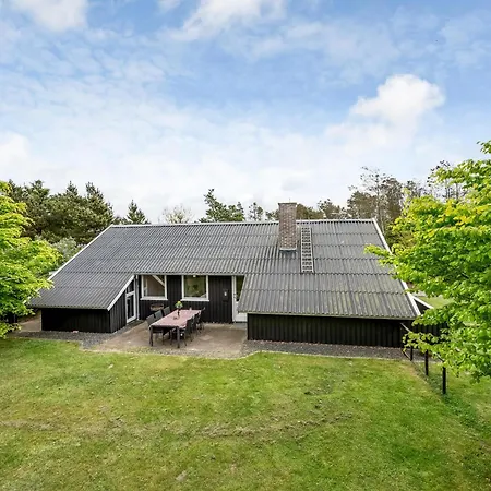 Lovely With Modern Facilities And Fenced Grounds Skjern