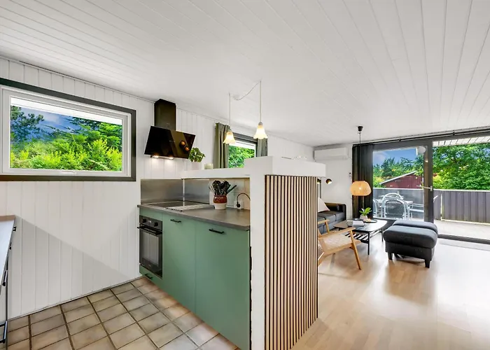 Lovely With Modern Facilities And Fenced Grounds 別荘 *