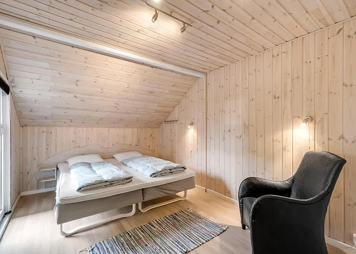 Lovely With Modern Facilities And Fenced Grounds *